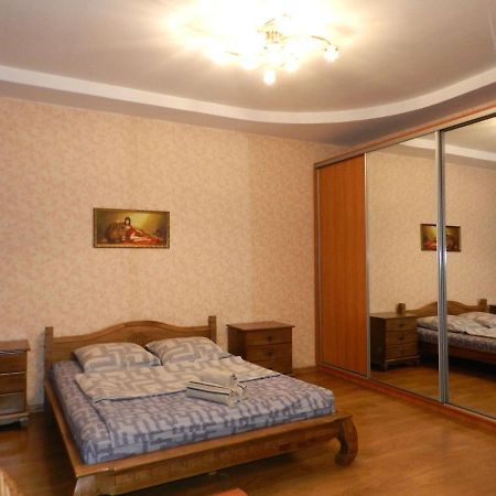 1-Room Apartment 50M2 On Metalurhiv Avenue 17, By Grandhome Zaporizhia ภายนอก รูปภาพ