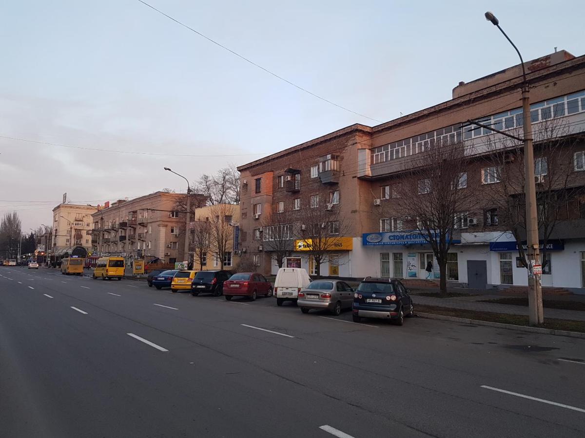 1-Room Apartment 50M2 On Metalurhiv Avenue 17, By Grandhome Zaporizhia ภายนอก รูปภาพ
