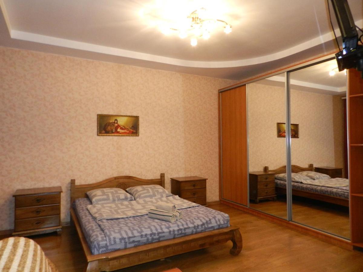 1-Room Apartment 50M2 On Metalurhiv Avenue 17, By Grandhome Zaporizhia ภายนอก รูปภาพ