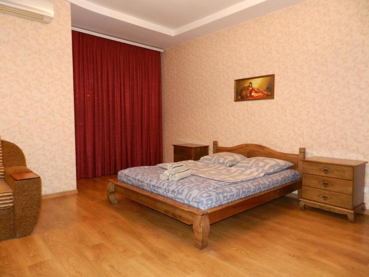 1-Room Apartment 50M2 On Metalurhiv Avenue 17, By Grandhome Zaporizhia ภายนอก รูปภาพ